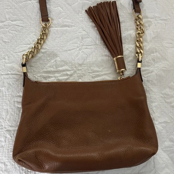 Michael Kors Carmel/ Tan Leather Shoulder Bag with Gold Chain - Picture 4 of 10